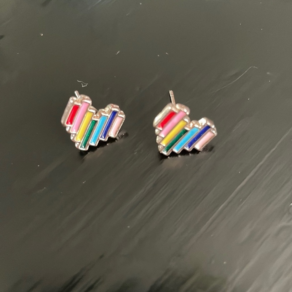 Nwot rainbow heart earrings!